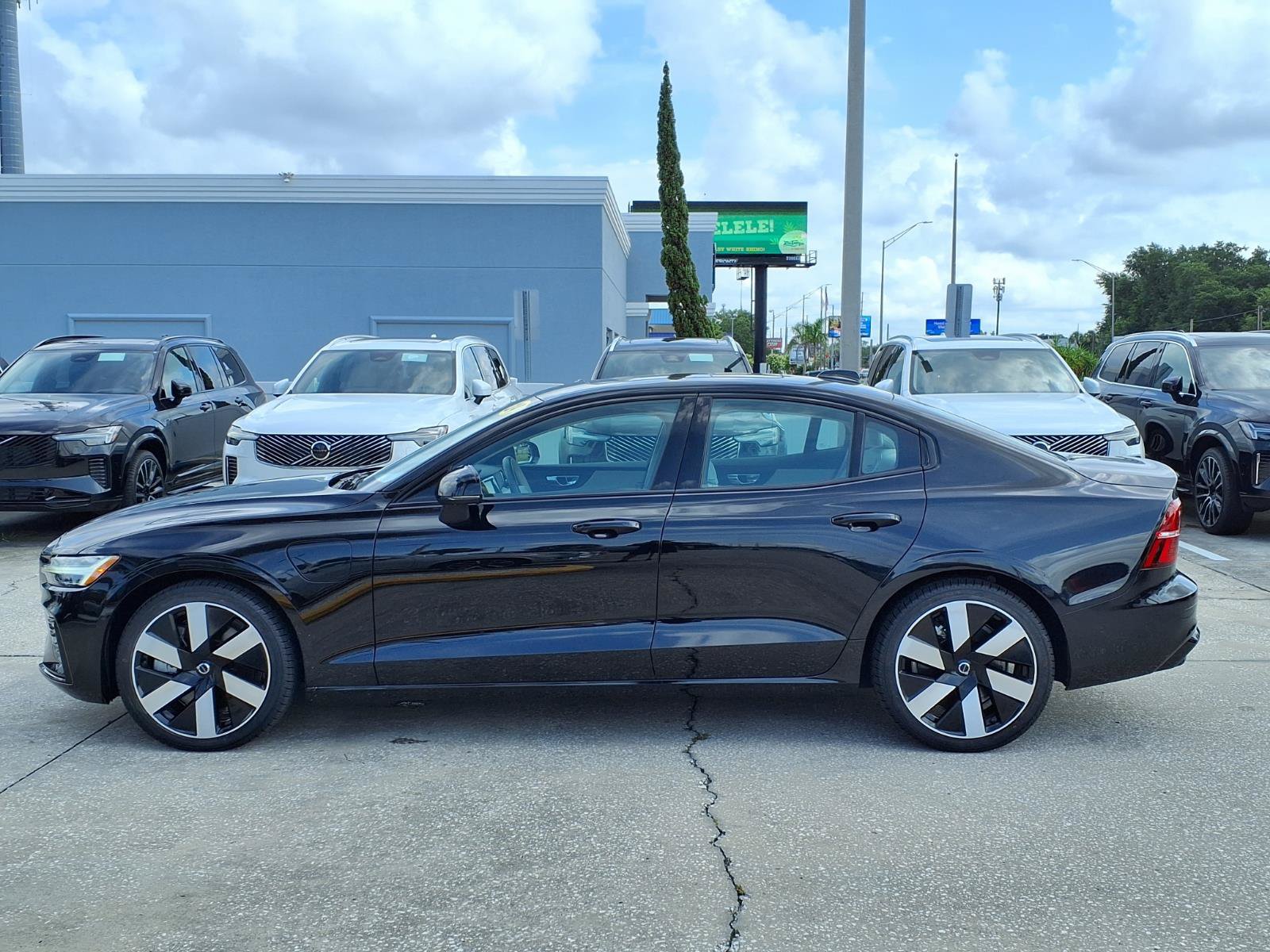 Certified 2024 Volvo S60 T8 Plus w/ Climate Package AWD/4WD image 4