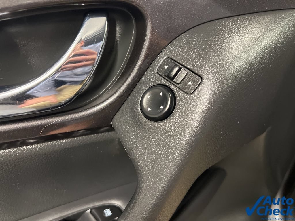 Used 2018 Nissan Rogue SV AWD/4WD image 36