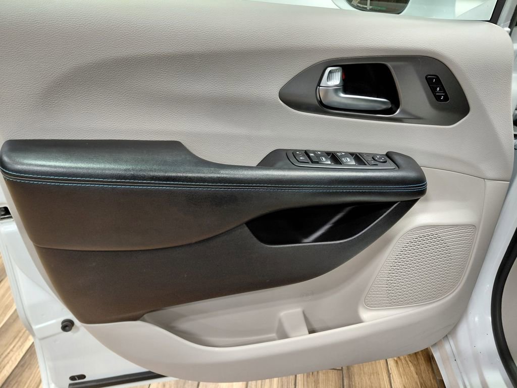 Certified 2021 Chrysler Pacifica Touring-L image 44