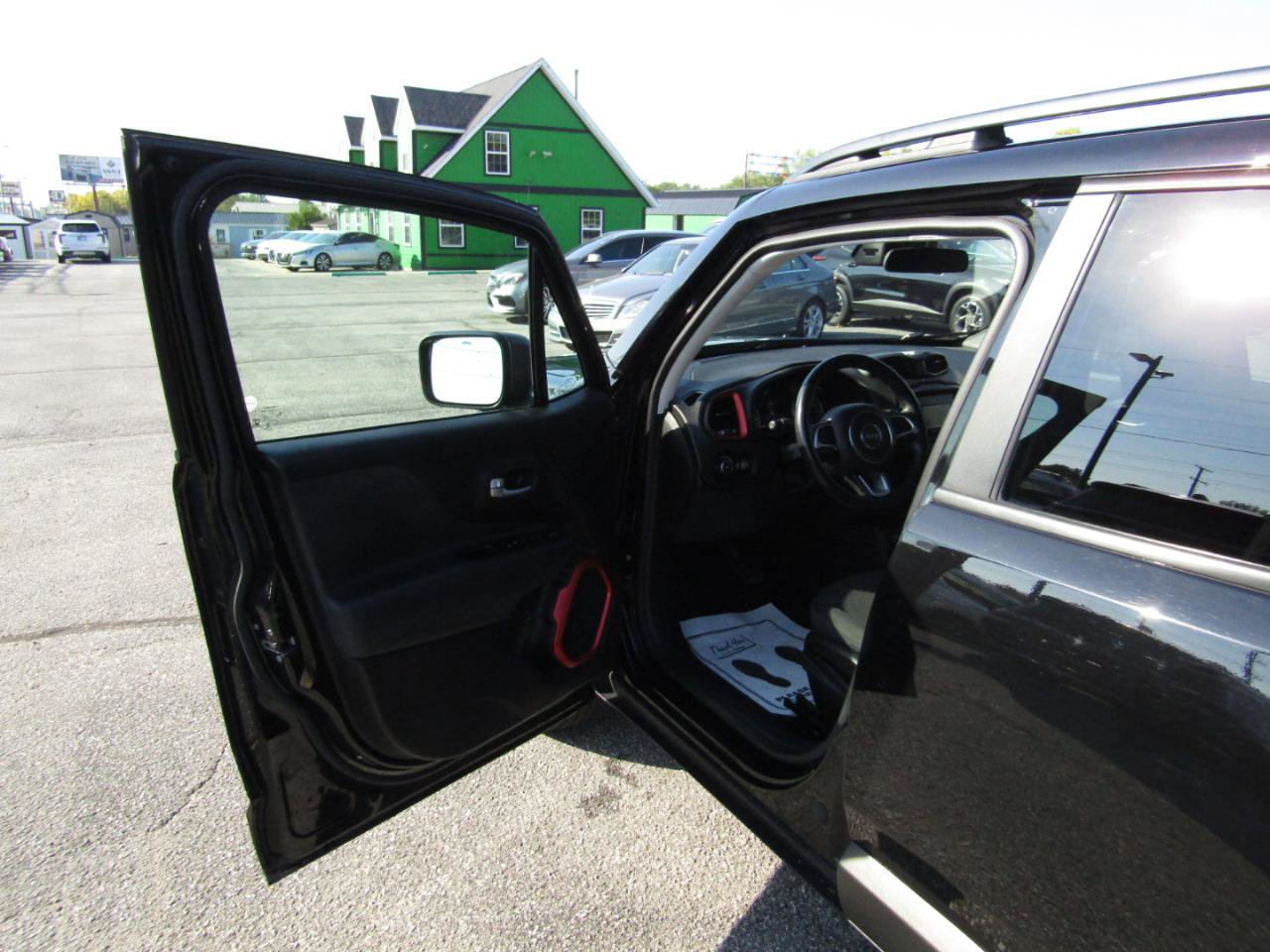 Used 2018 Jeep Renegade Trailhawk w/ UConnect 8.4 Nav Group AWD/4WD image 15