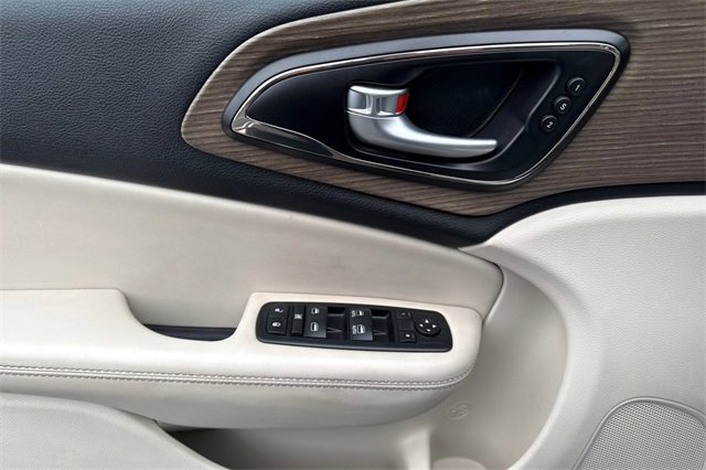 Used 2016 Chrysler 200 C w/ Premium Group image 13