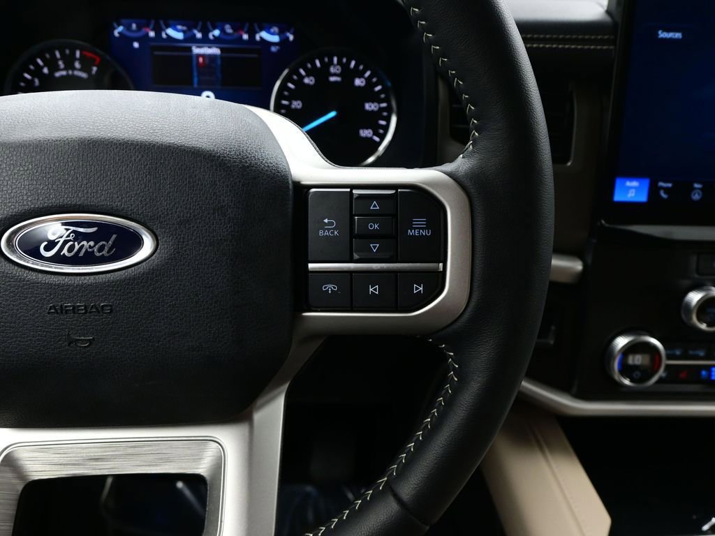 Used 2024 Ford Expedition XLT image 15