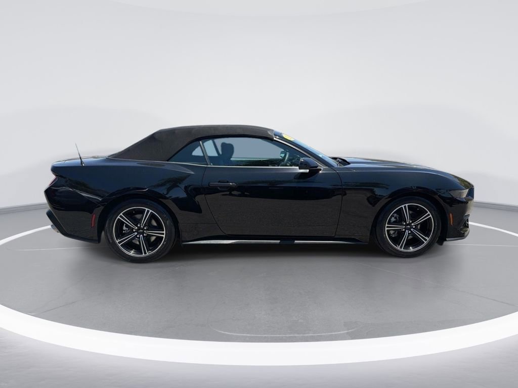 Used 2025 Ford Mustang Convertible RWD image 3