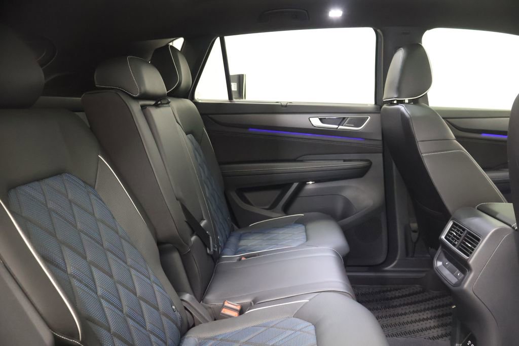Used 2024 Volkswagen Atlas Cross Sport SEL Premium R-Line image 24