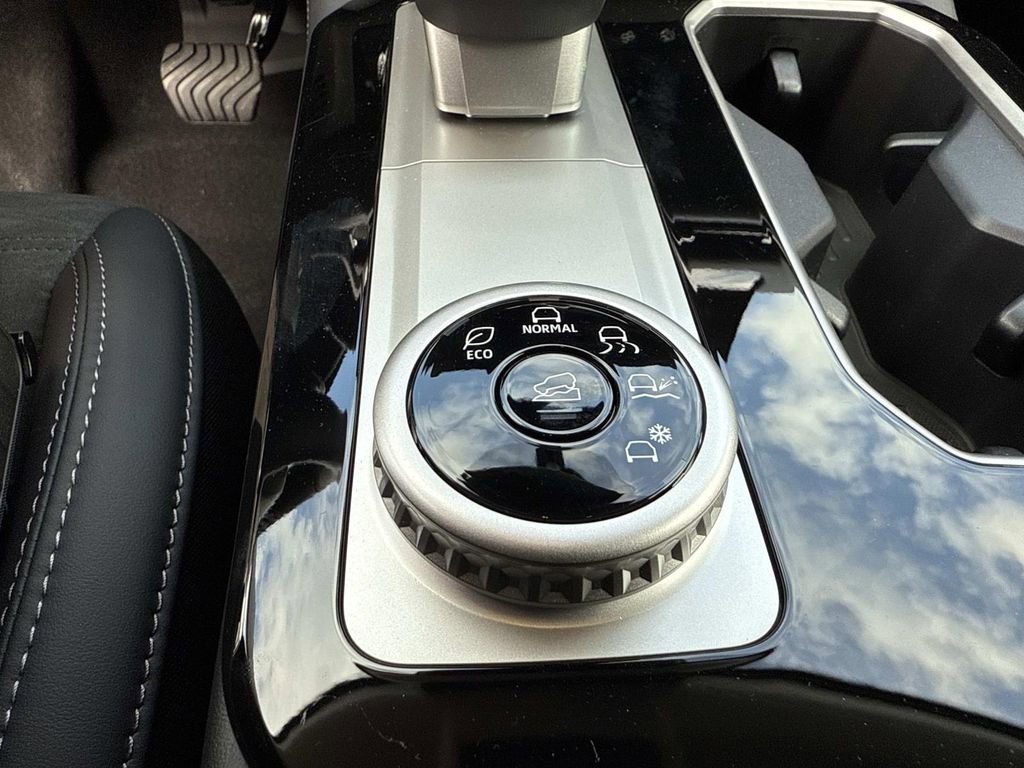 New 2026 Mitsubishi Outlander SE image 32