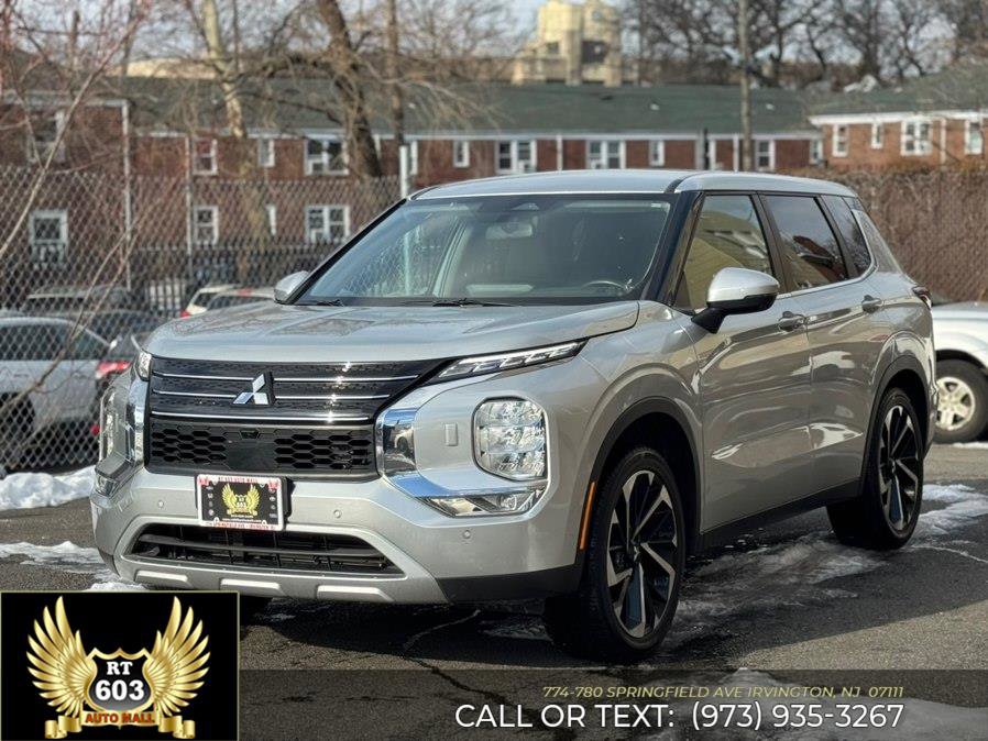 Used 2024 Mitsubishi Outlander AWD image 1