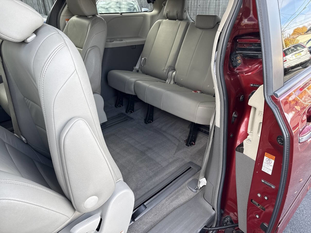 Used 2015 Toyota Sienna image 60