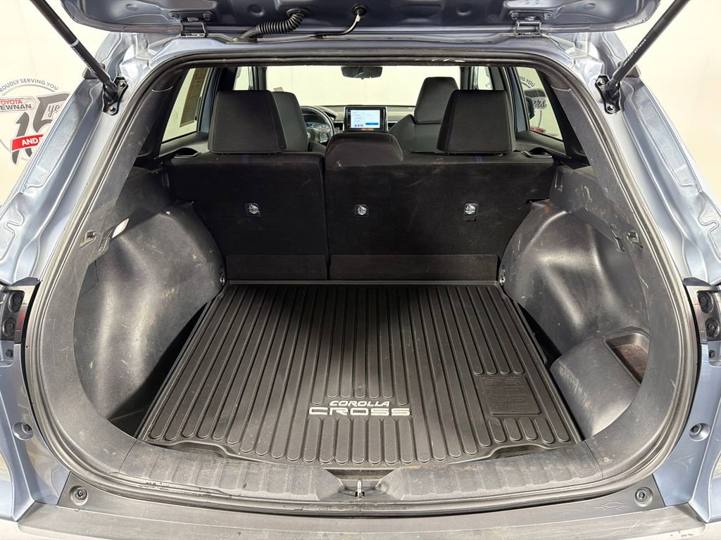 Used 2024 Toyota Corolla Cross AWD Hybrid image 18