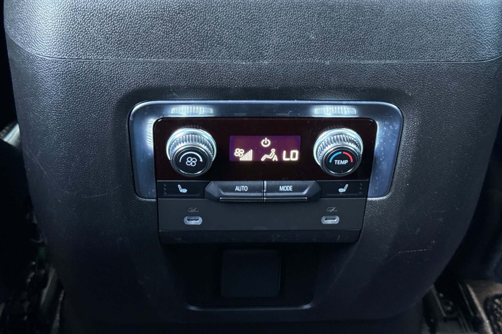 Used 2022 GMC Yukon Denali AWD/4WD image 16