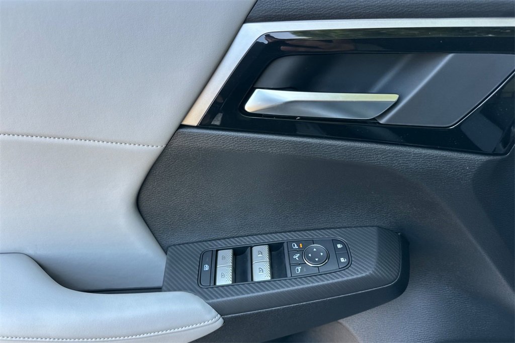 New 2025 Mitsubishi Outlander SE image 12