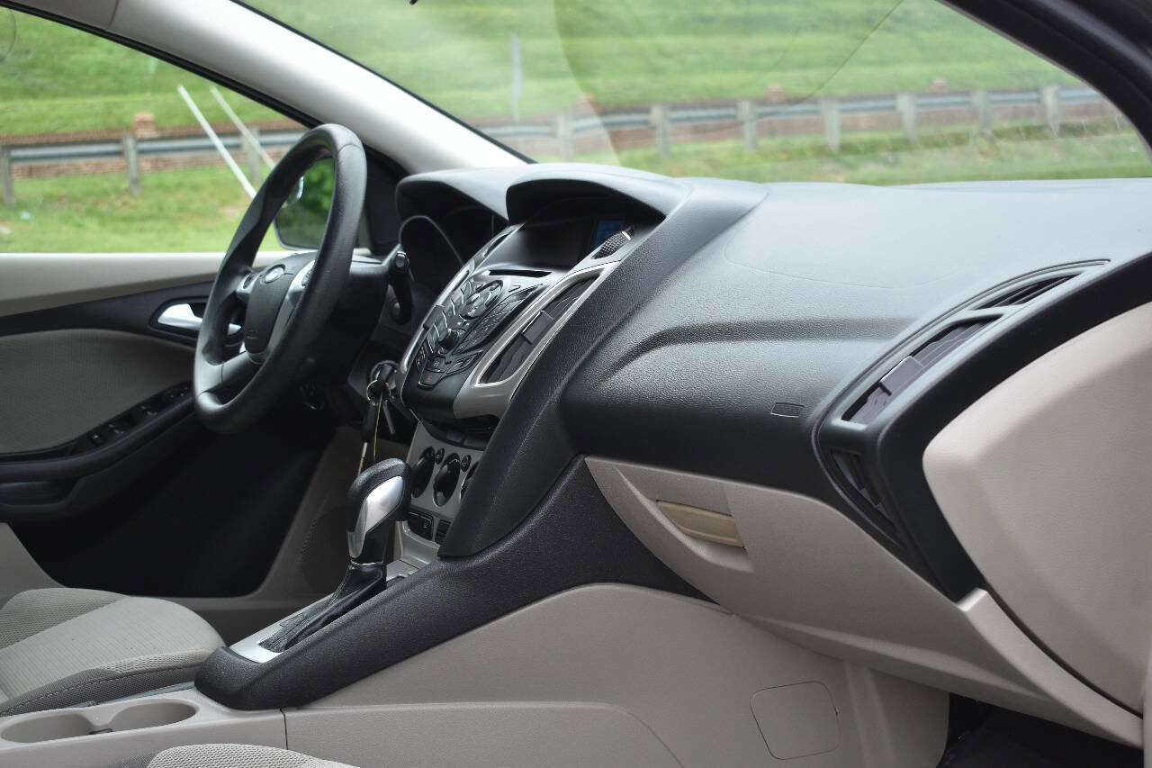 Used 2014 Ford Focus SE image 16