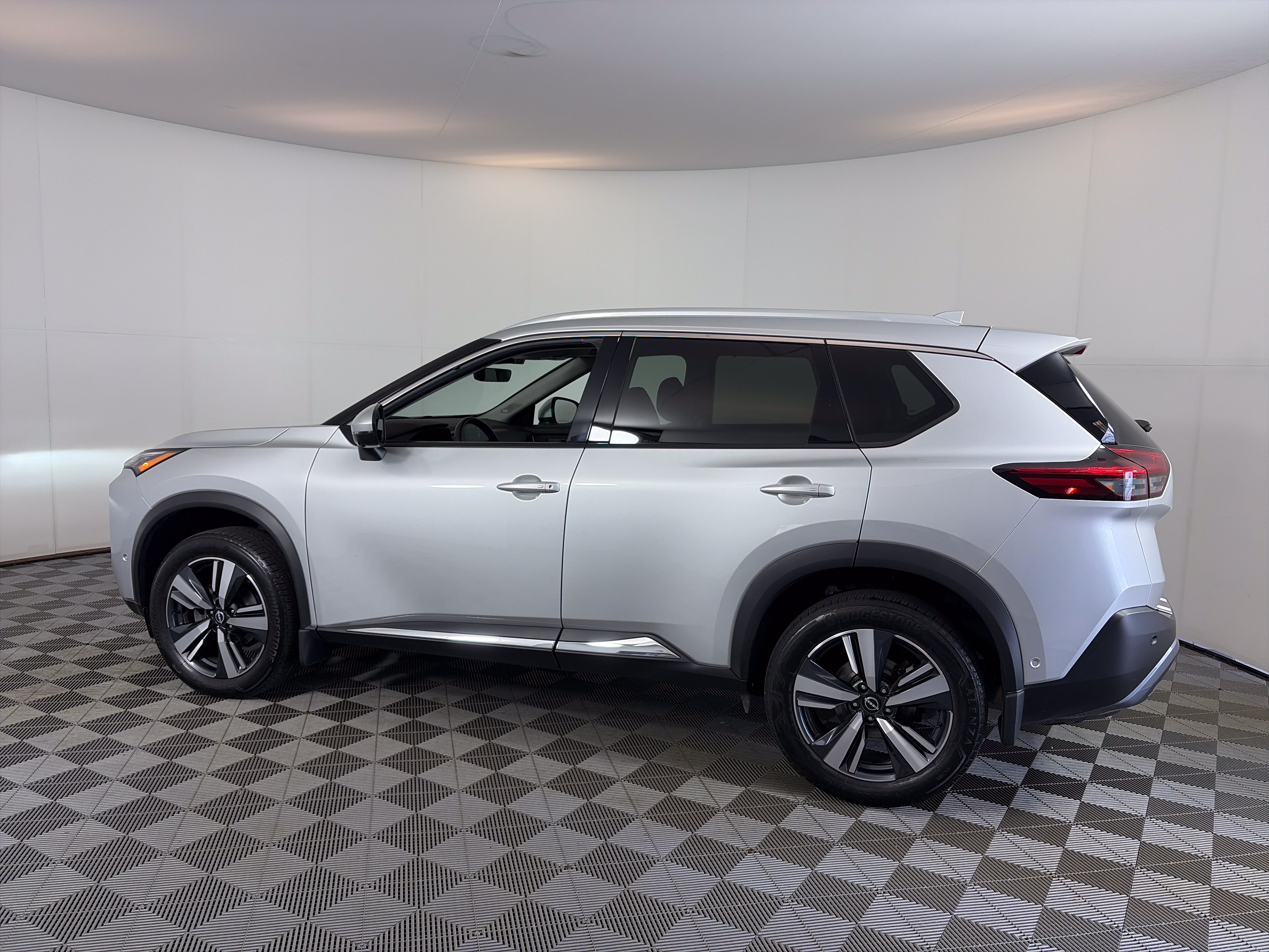Used 2023 Nissan Rogue SL w/ SL Premium Package AWD/4WD image 8