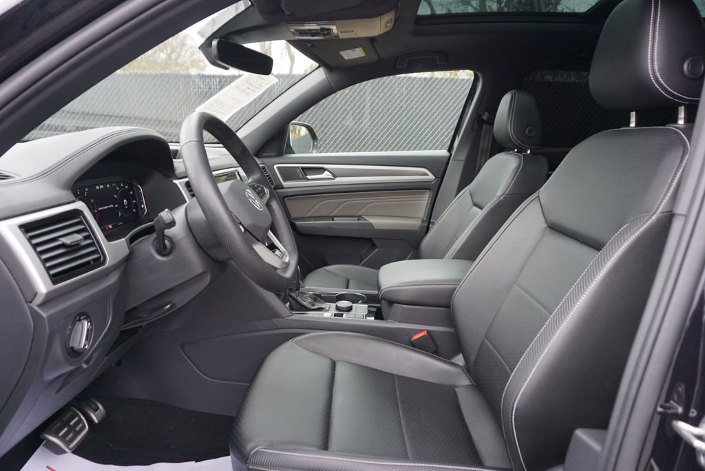 Used 2023 Volkswagen Atlas Cross Sport SEL R-Line image 9