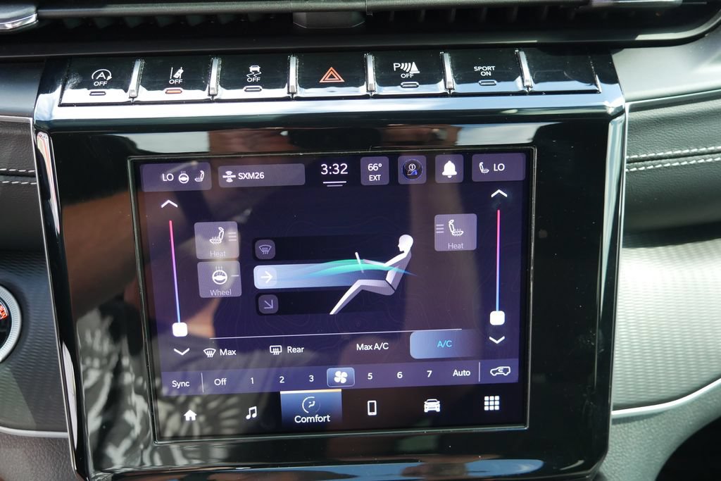 Used 2025 Jeep Grand Cherokee Laredo X w/ Luxury Tech Group I AWD/4WD image 17