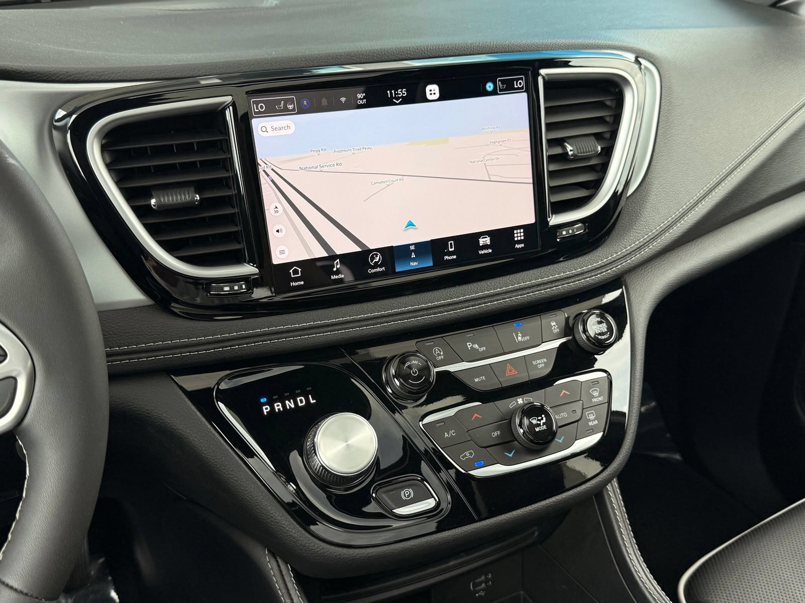 Used 2026 Chrysler Pacifica Limited FWD image 36
