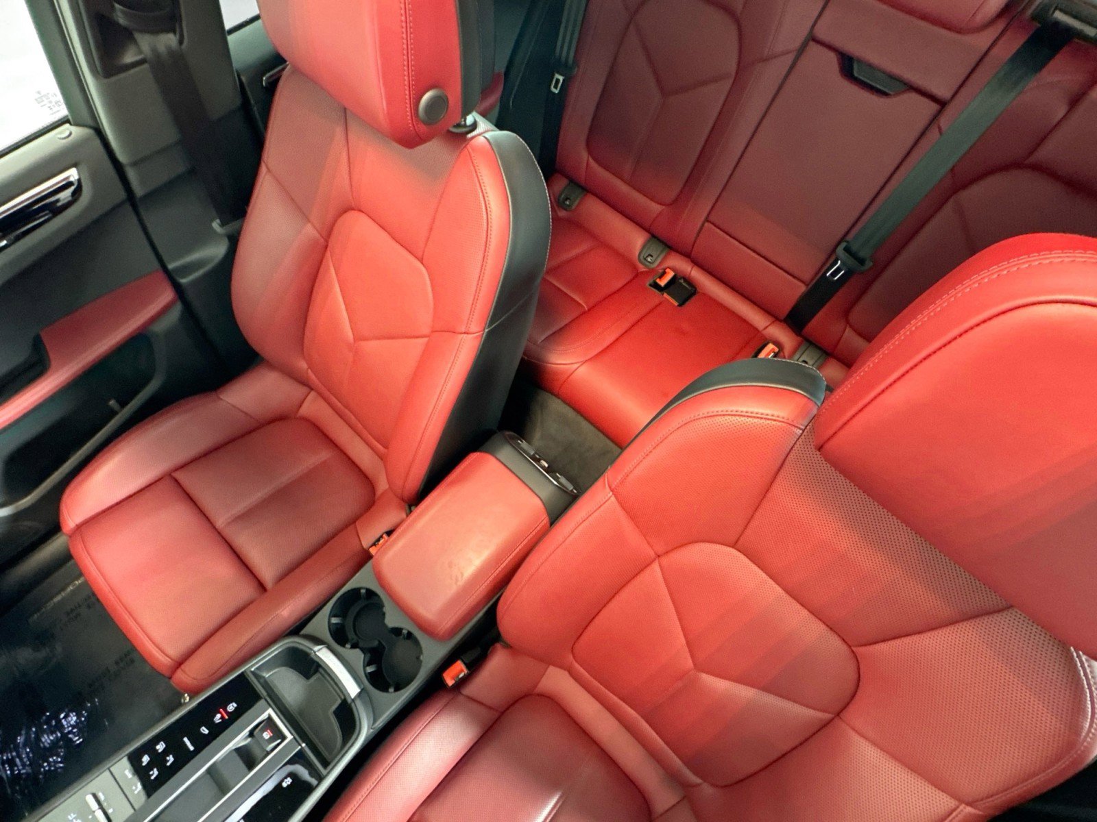 Certified 2025 Porsche Macan AWD/4WD image 19