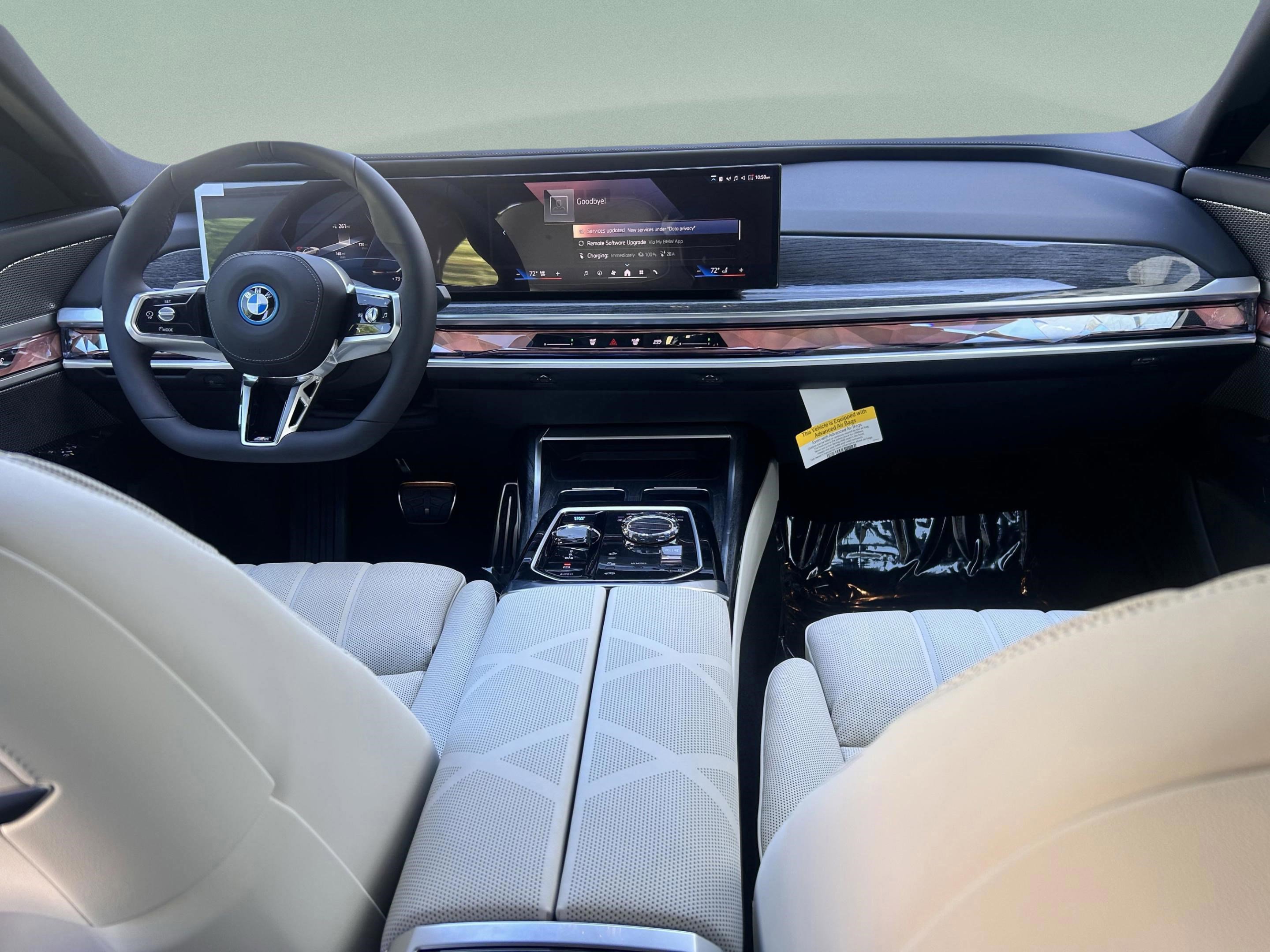 Used 2025 BMW i7 xDrive60 image 9