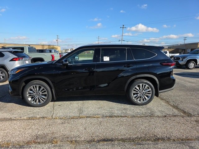 New 2026 Toyota Highlander Platinum image 4