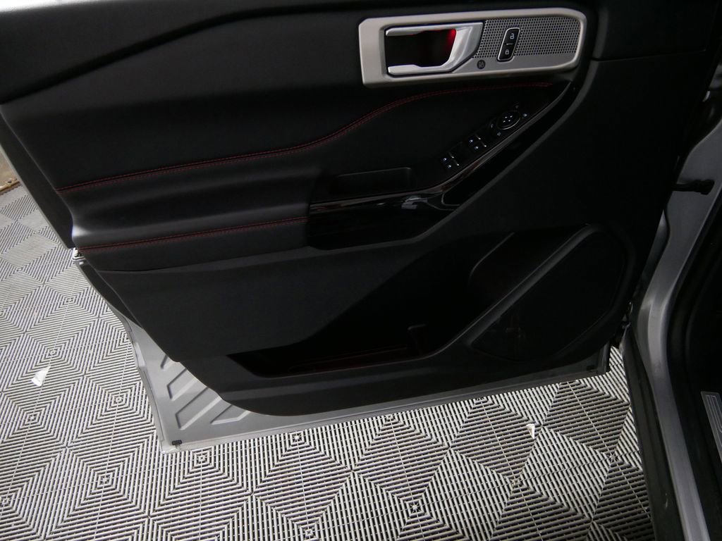 Used 2023 Ford Explorer ST-Line image 14
