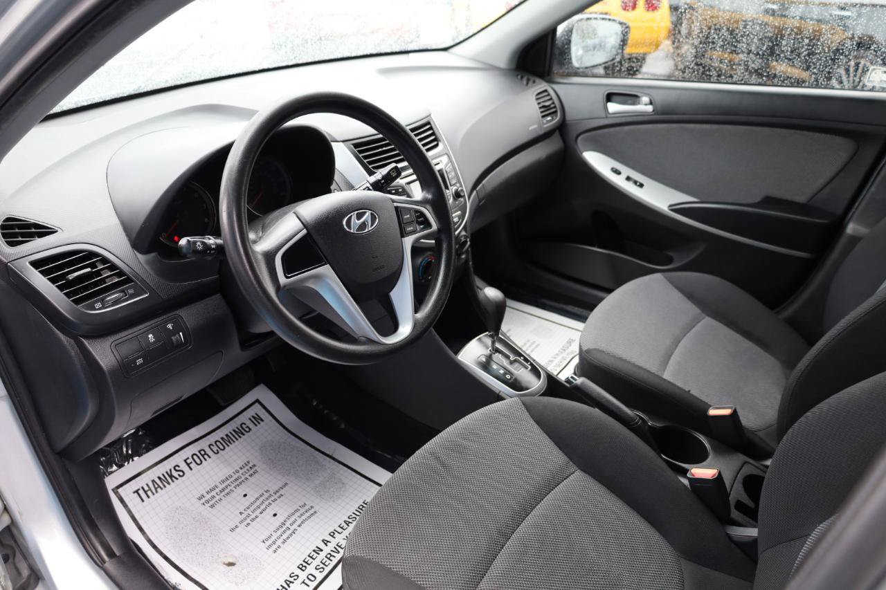 Used 2013 Hyundai Accent GS FWD image 7