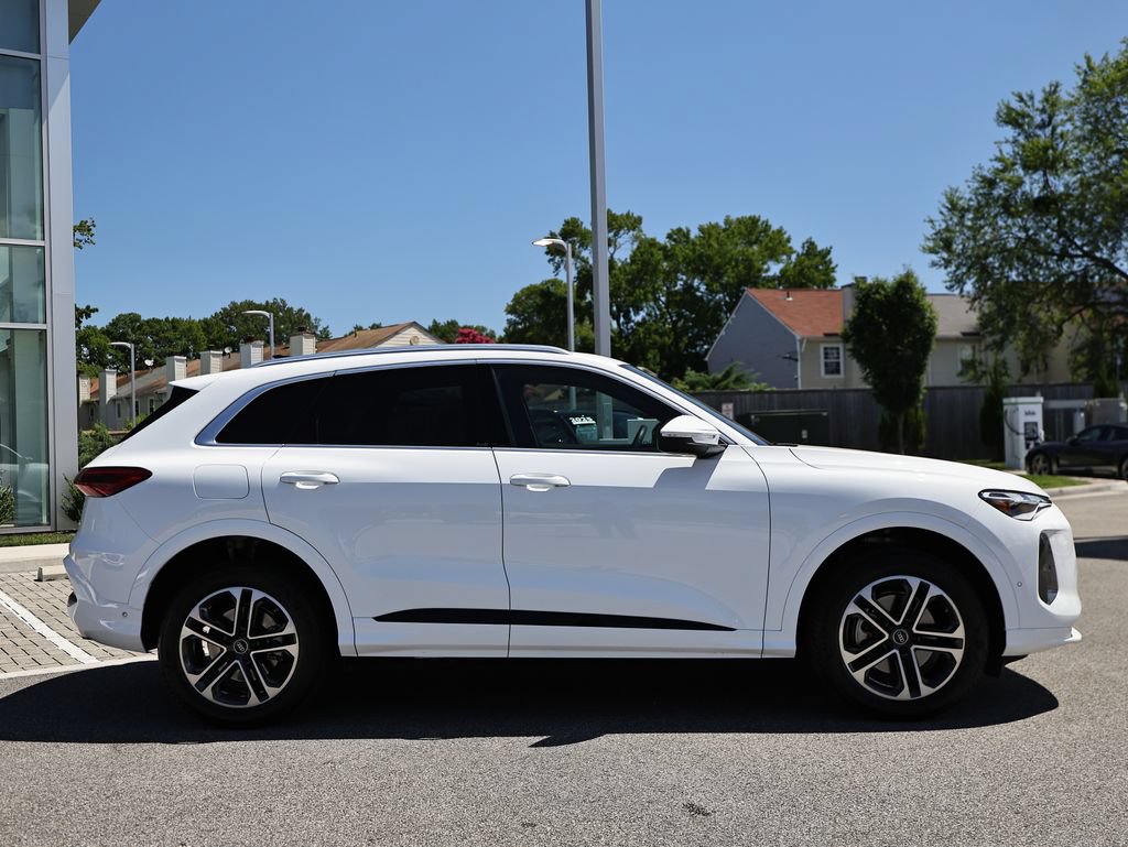 Certified 2025 Audi Q5 Premium w/ Convenience Package AWD/4WD image 4