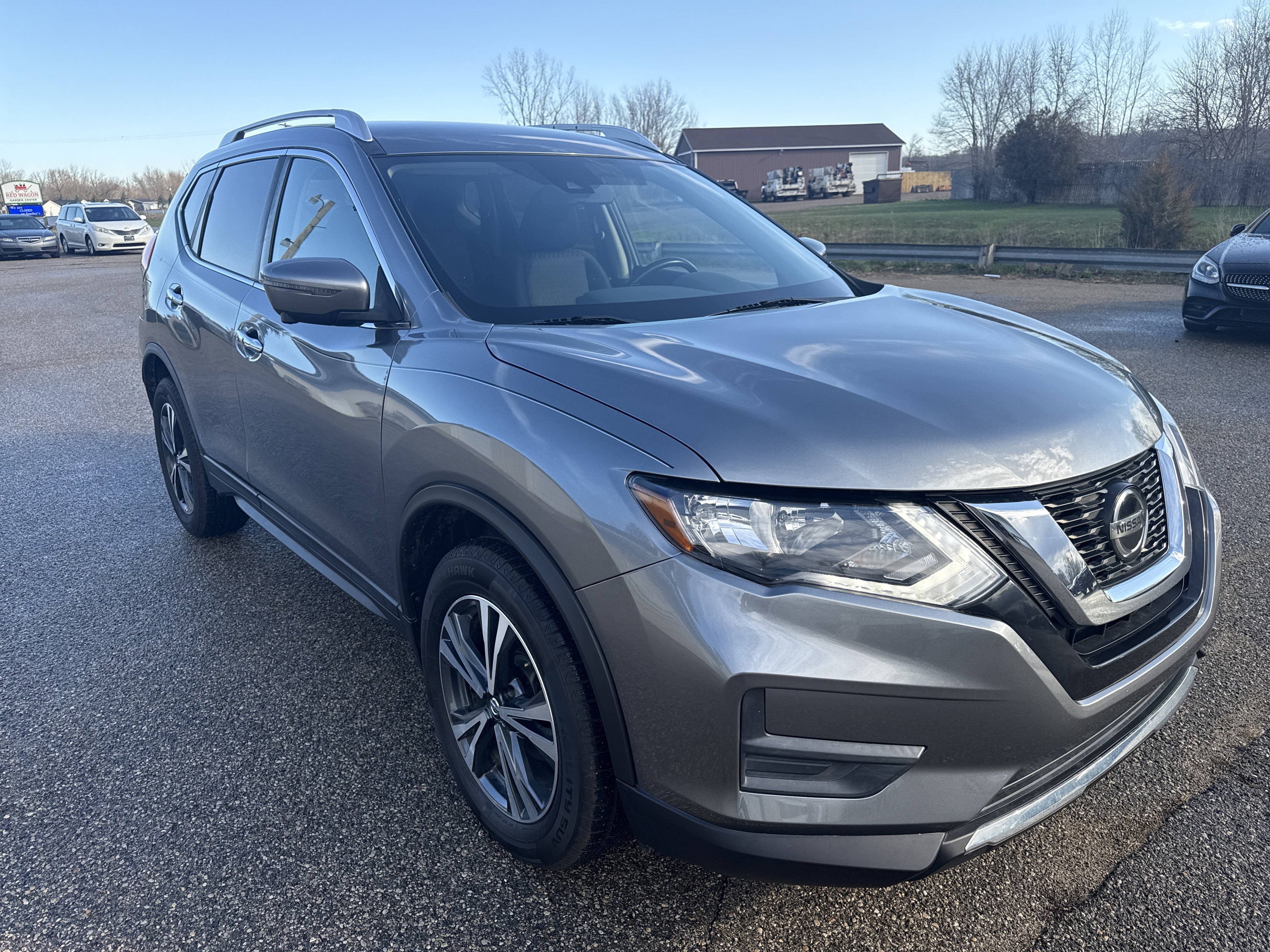 Used 2019 Nissan Rogue SV w/ Premium Package image 1