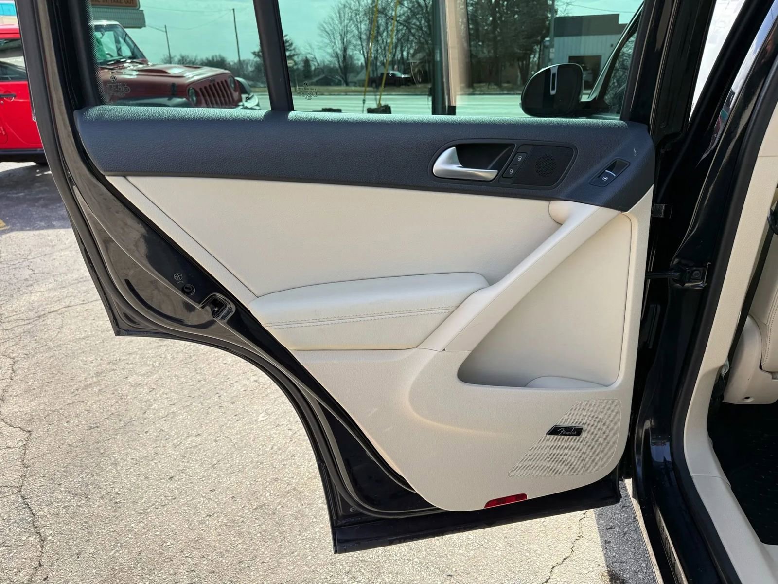 Used 2017 Volkswagen Tiguan SEL image 11