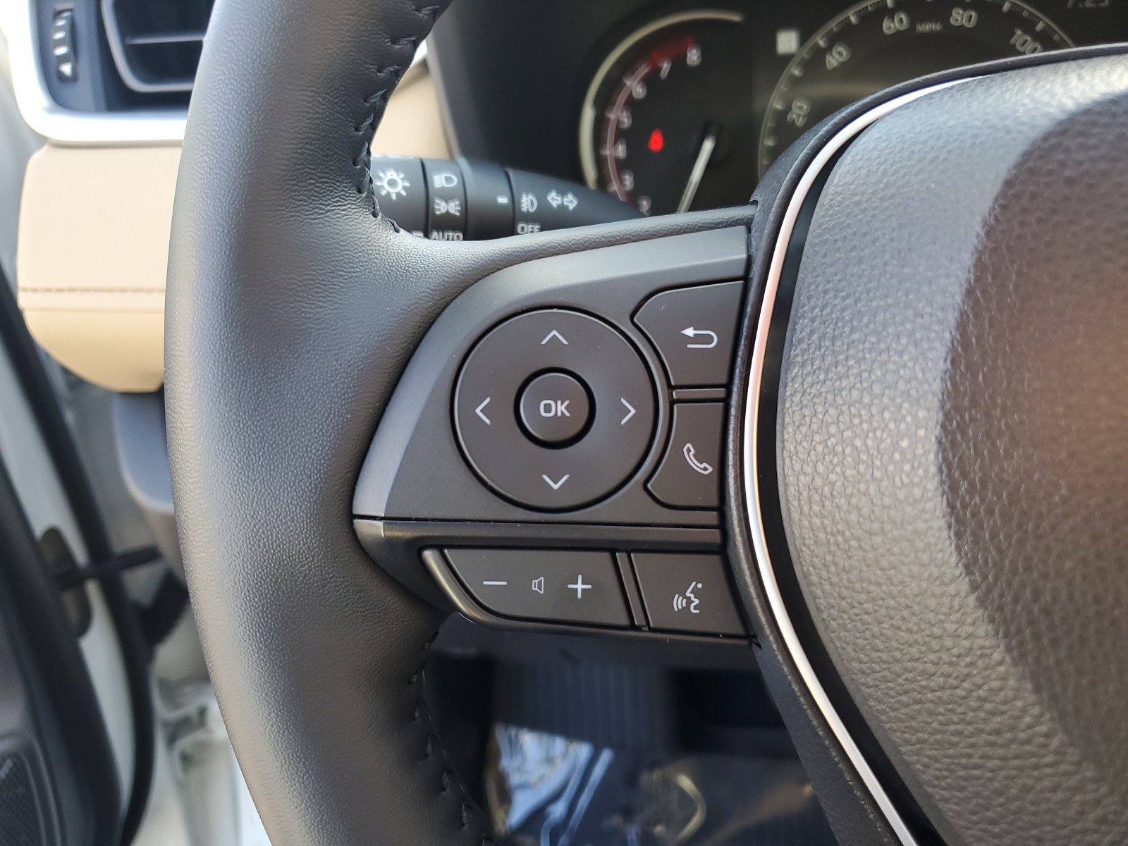 Used 2025 Toyota RAV4 XLE Premium w/ Weather Package FWD image 30