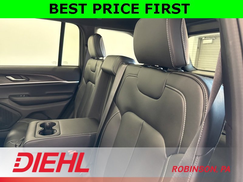 New 2025 Jeep Grand Cherokee Limited w/ Black Appearance Package image 18