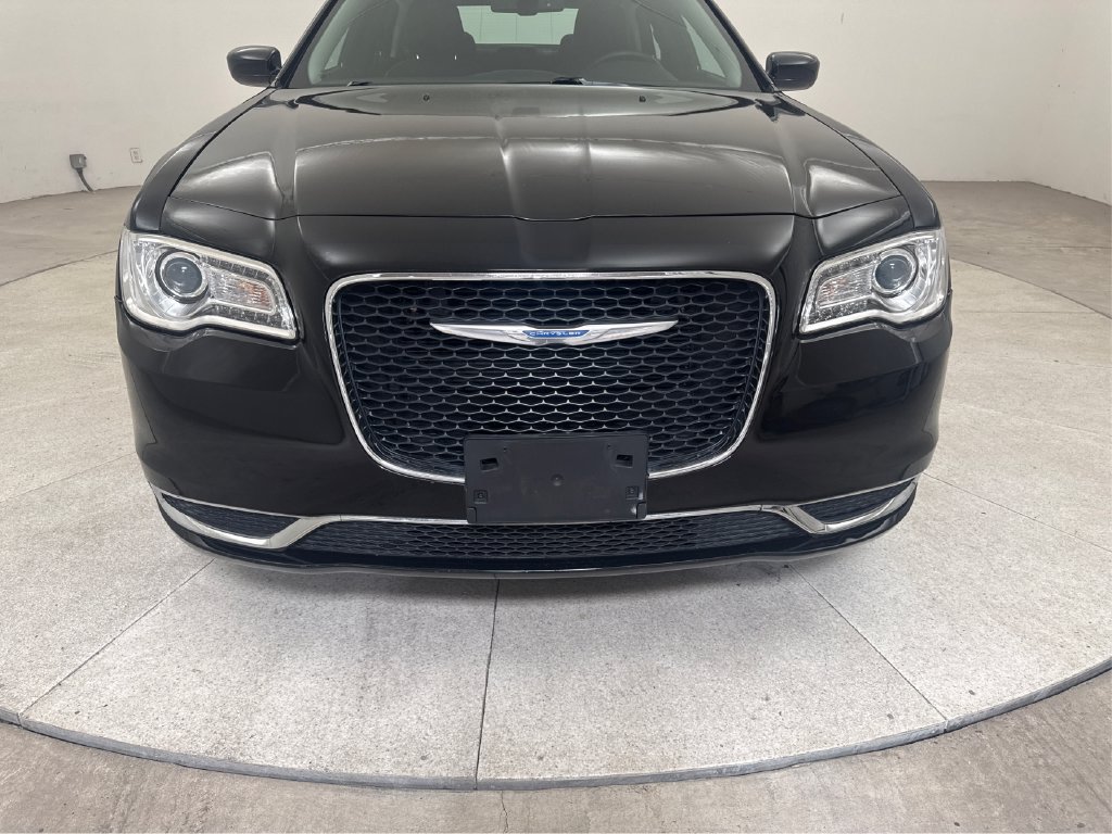 Used 2018 Chrysler 300 Touring RWD image 12