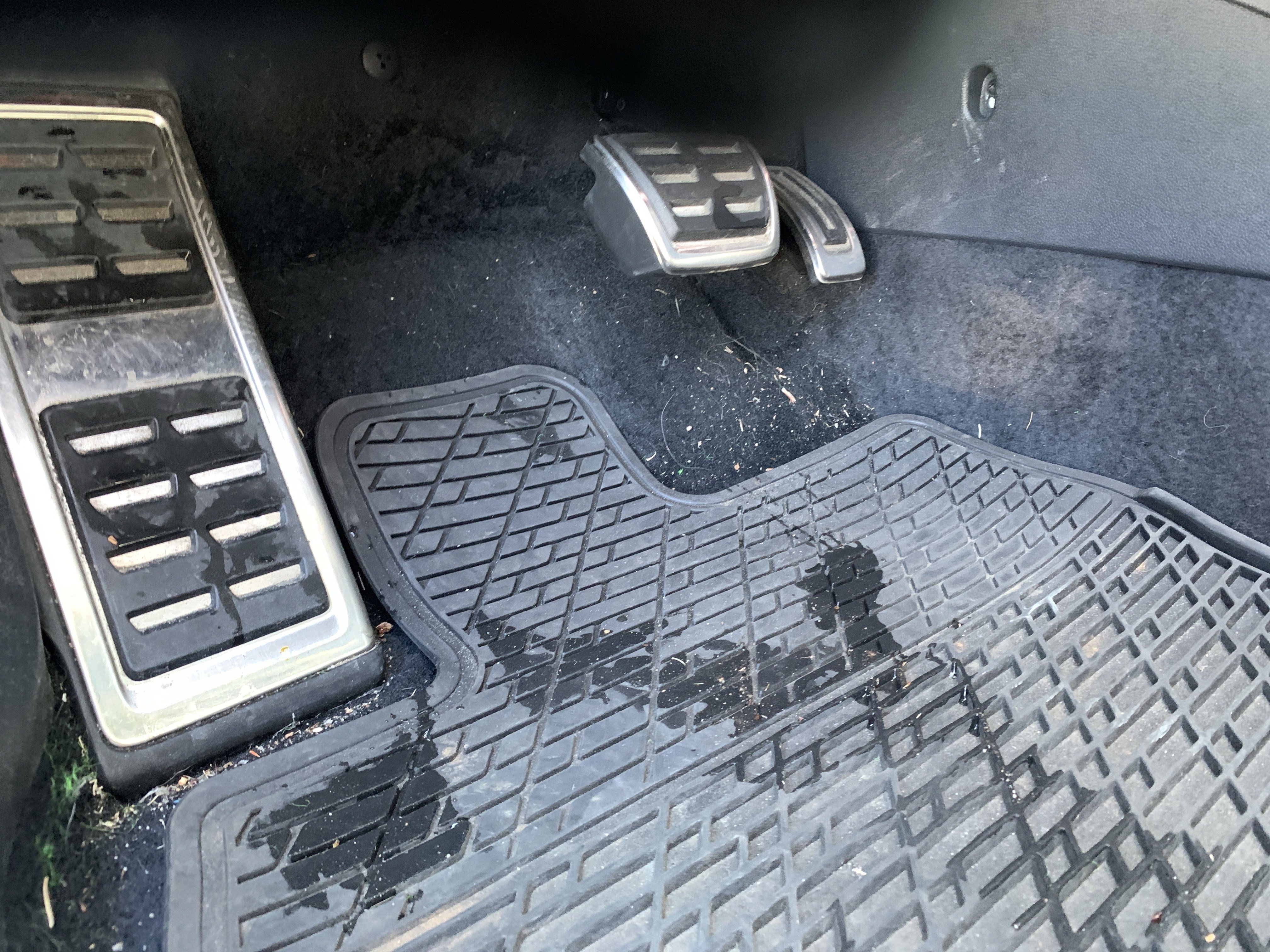 Used 2022 Volkswagen Tiguan SE R-Line image 17