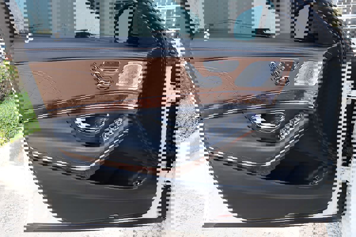 Used 2018 Mercedes-Benz S 560 4MATIC Sedan image 47