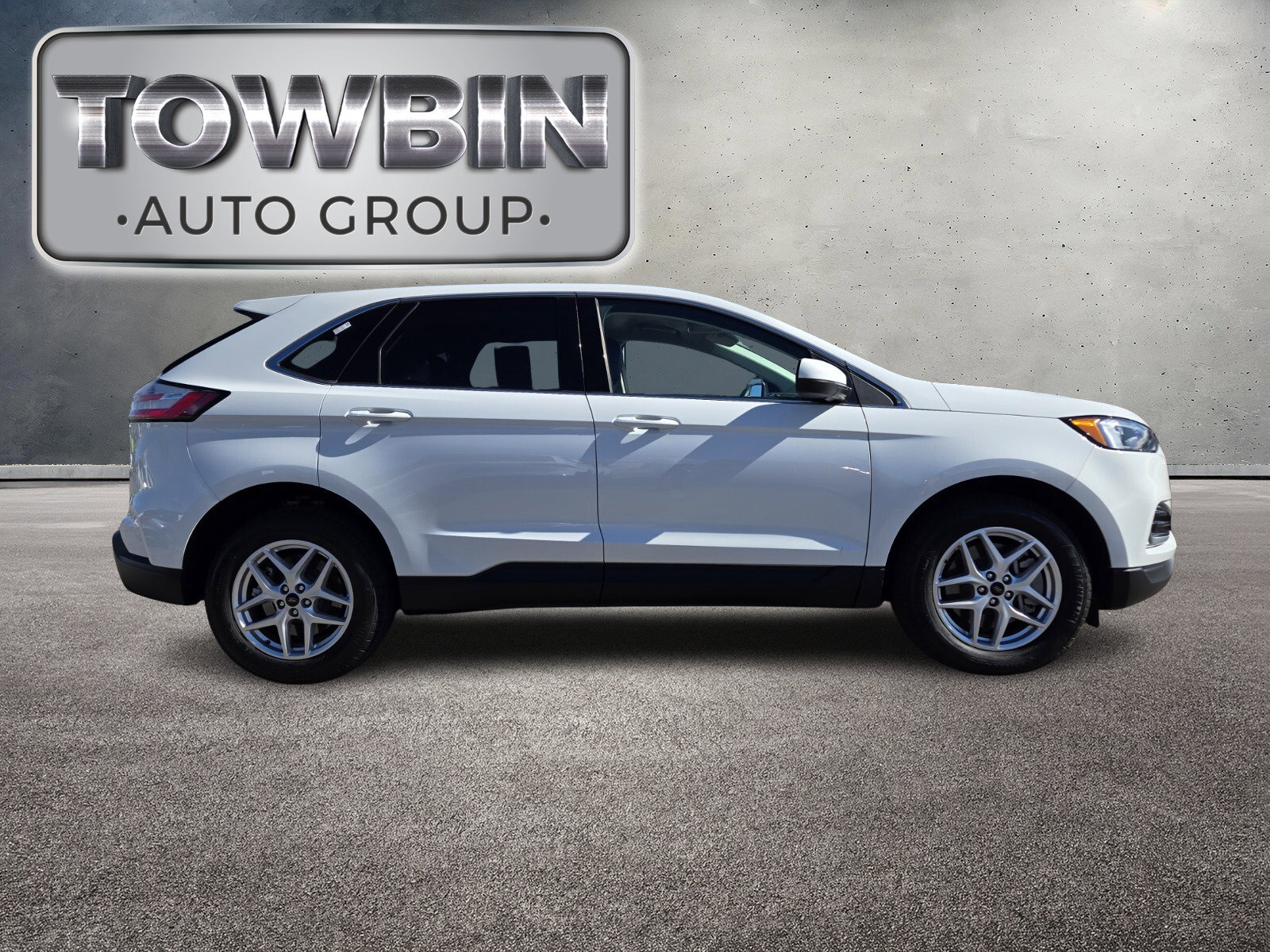 Used 2023 Ford Edge SEL w/ Convenience Package image 3