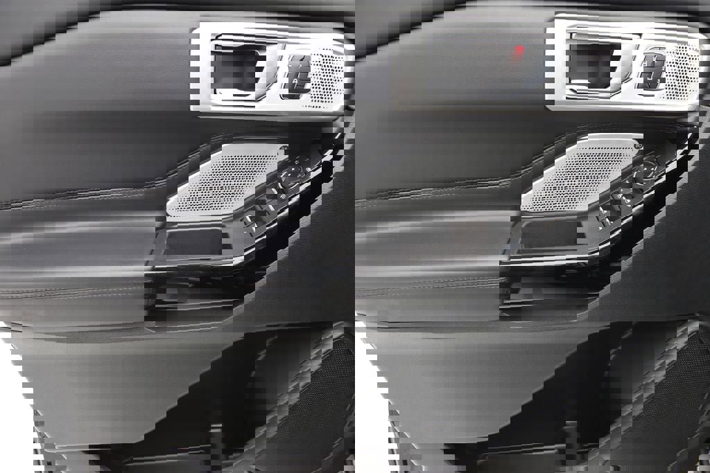 Used 2022 Ford Explorer Platinum w/ Equipment Group 601A image 17