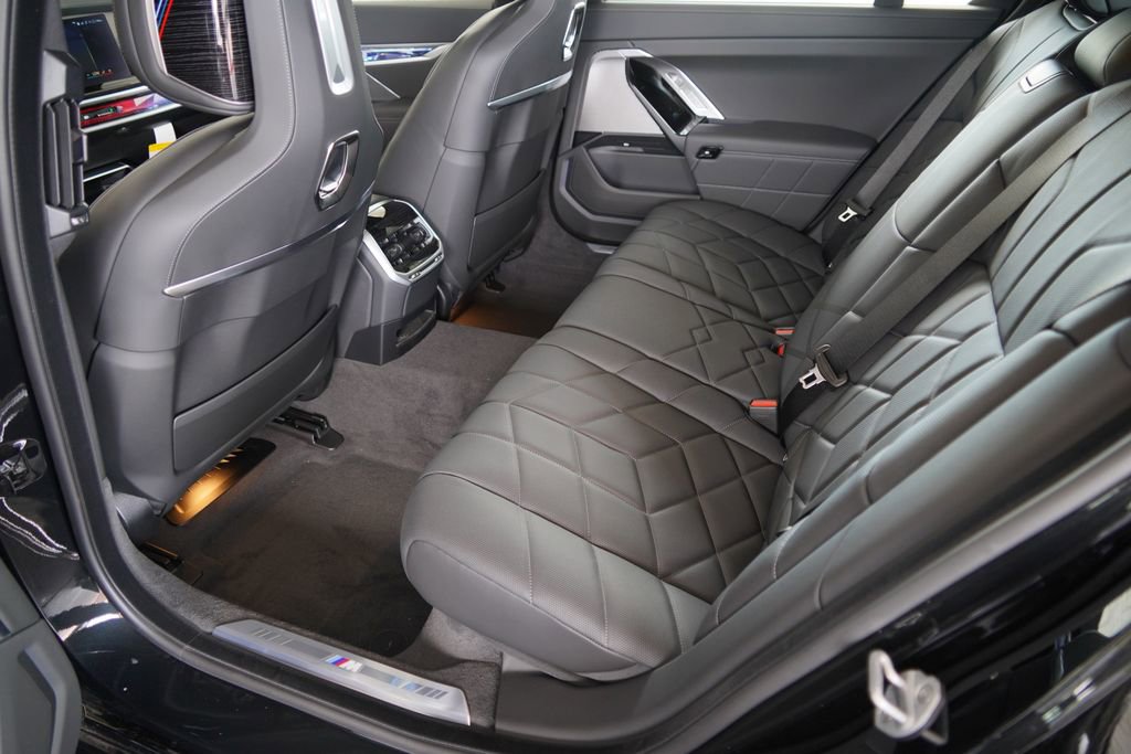 New 2026 BMW 740i w/ Luxury Rear Seating Package RWD image 17