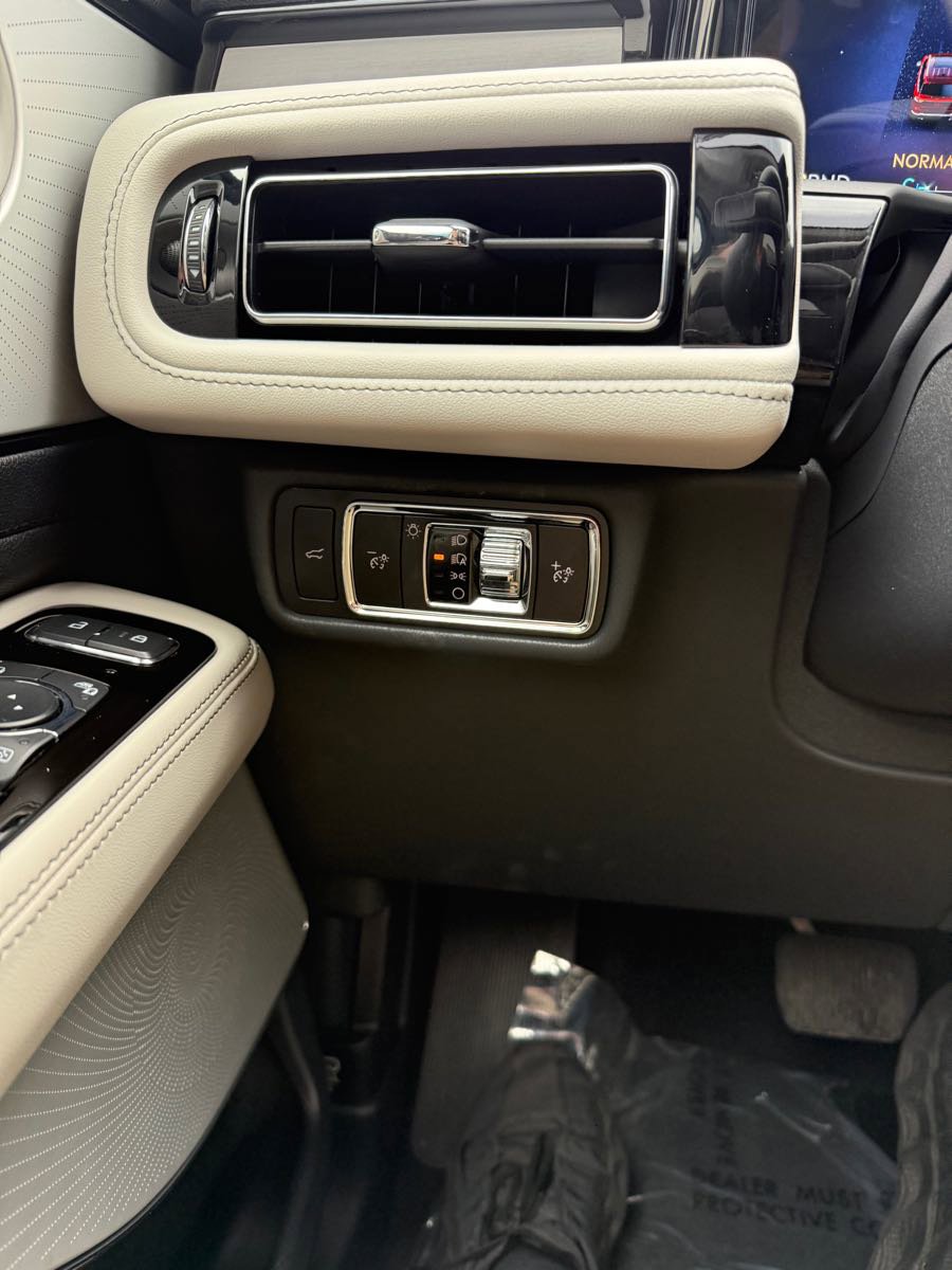 Used 2025 Lincoln Aviator Reserve w/ Equipment Group 201A AWD/4WD image 28