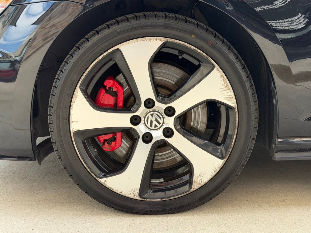 Used 2017 Volkswagen GTI SE FWD image 11