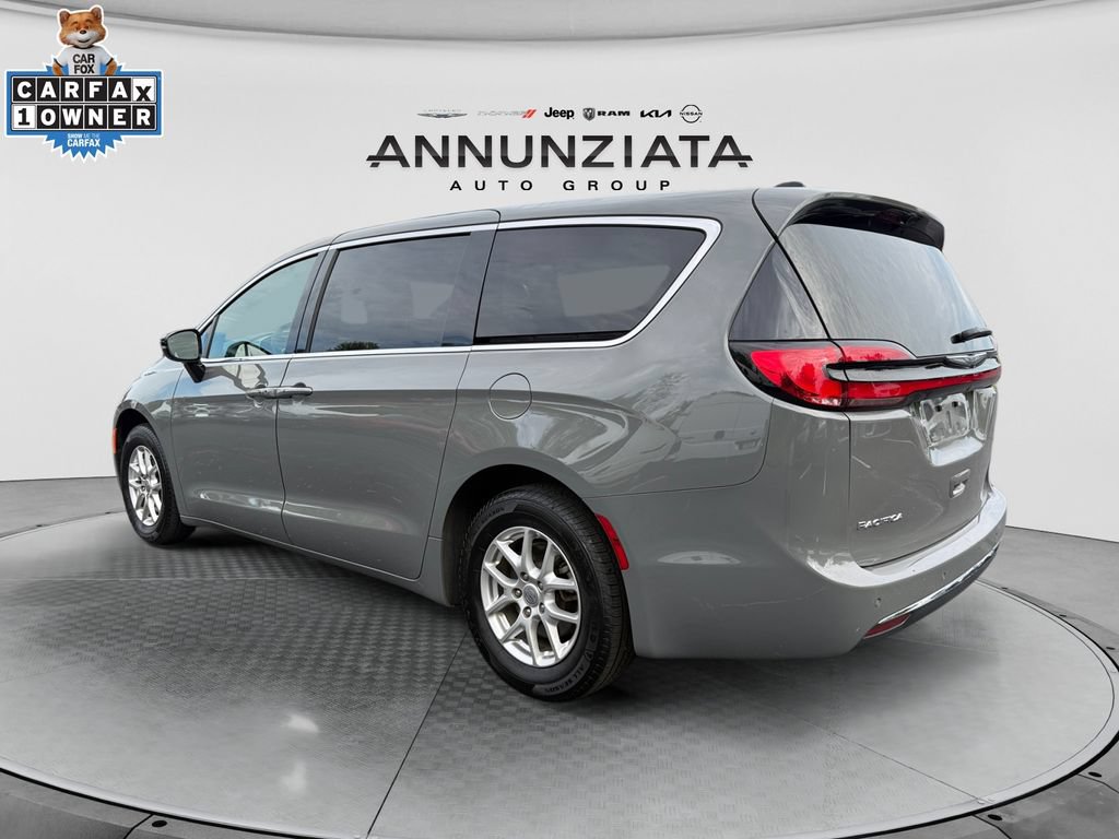 Certified 2025 Chrysler Pacifica Select FWD image 3