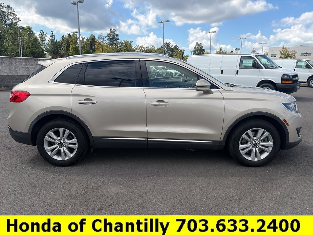 Used 2017 Lincoln MKX Select w/ Select Plus Package AWD/4WD image 8