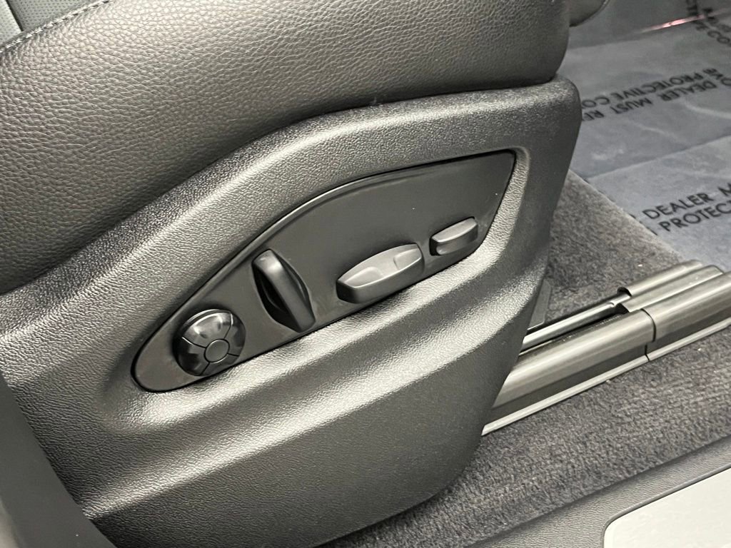 Used 2025 Porsche Cayenne image 35