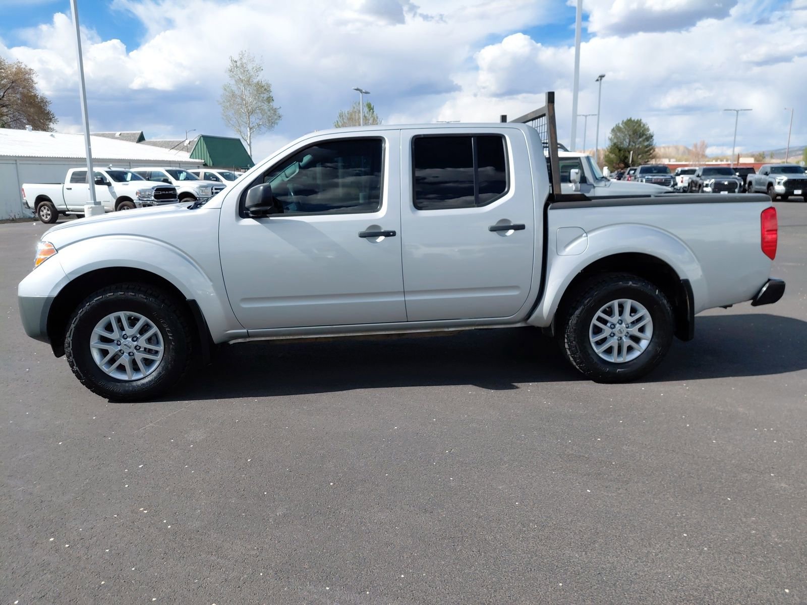 Used 2018 Nissan Frontier SV image 8