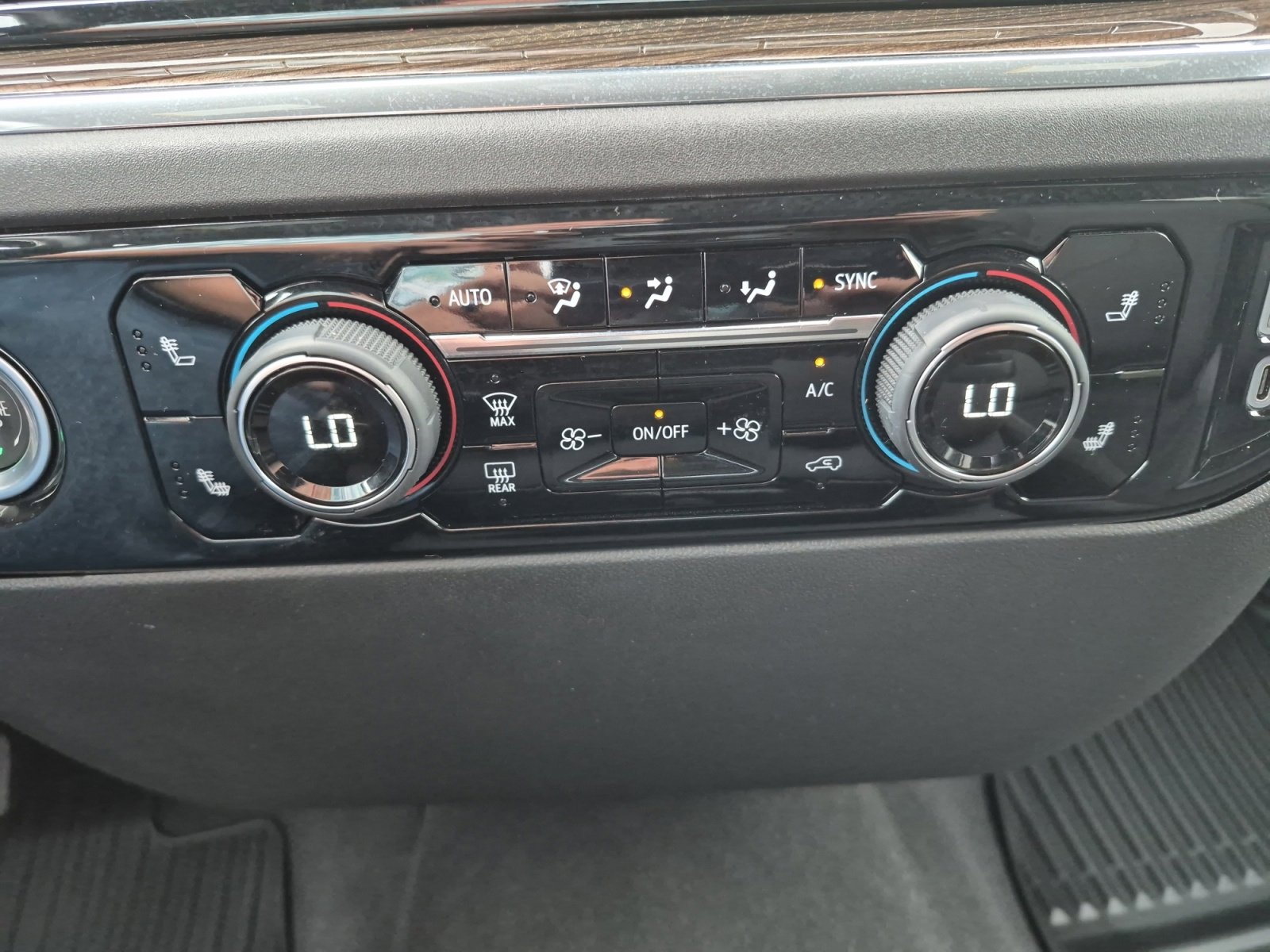 Used 2024 Chevrolet Silverado 1500 LT image 18