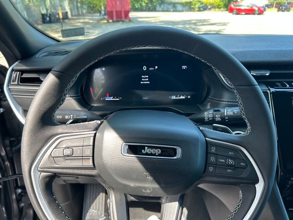 New 2025 Jeep Grand Cherokee Altitude image 14