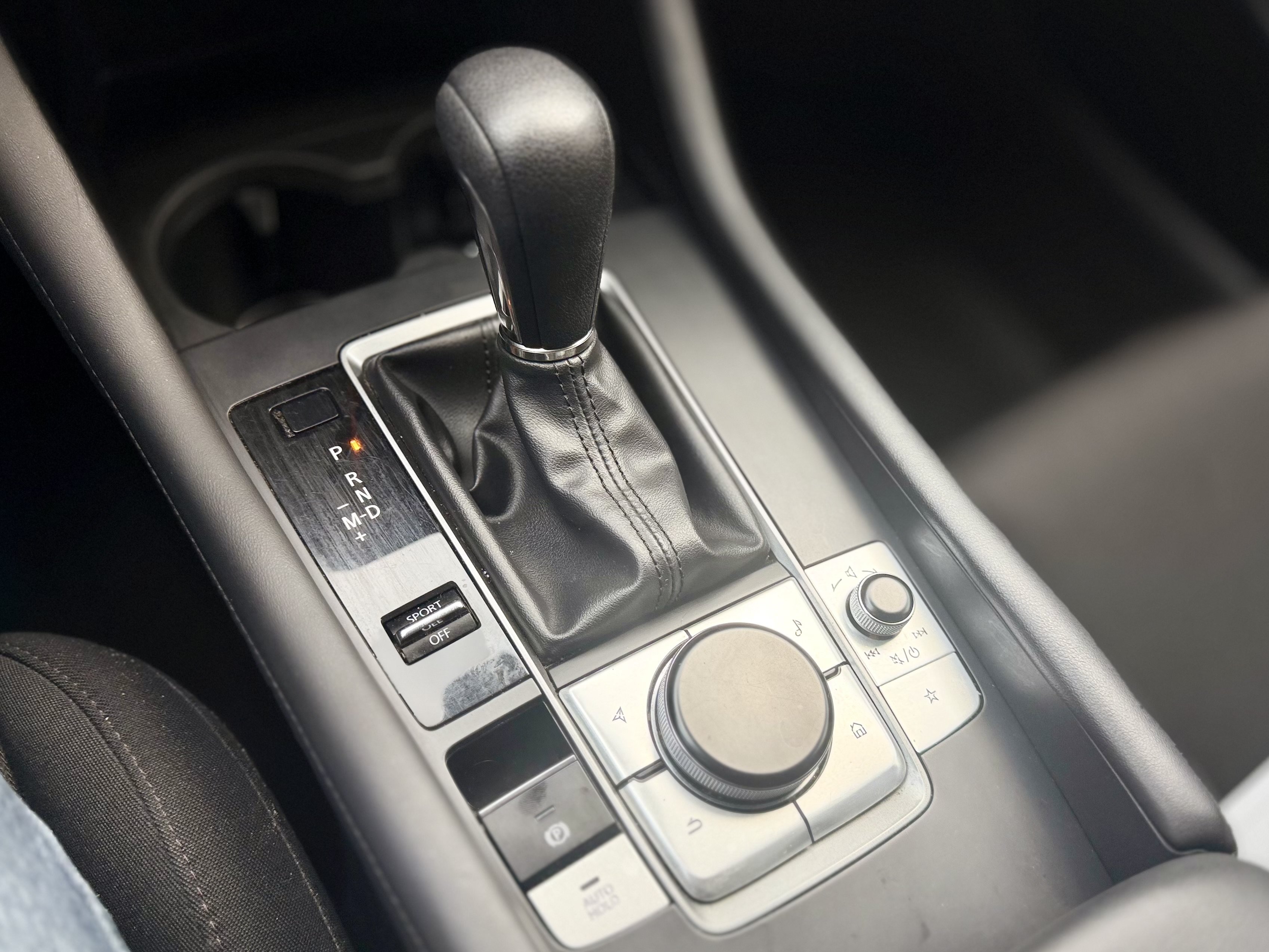 Used 2020 MAZDA MAZDA3 Sedan FWD image 24