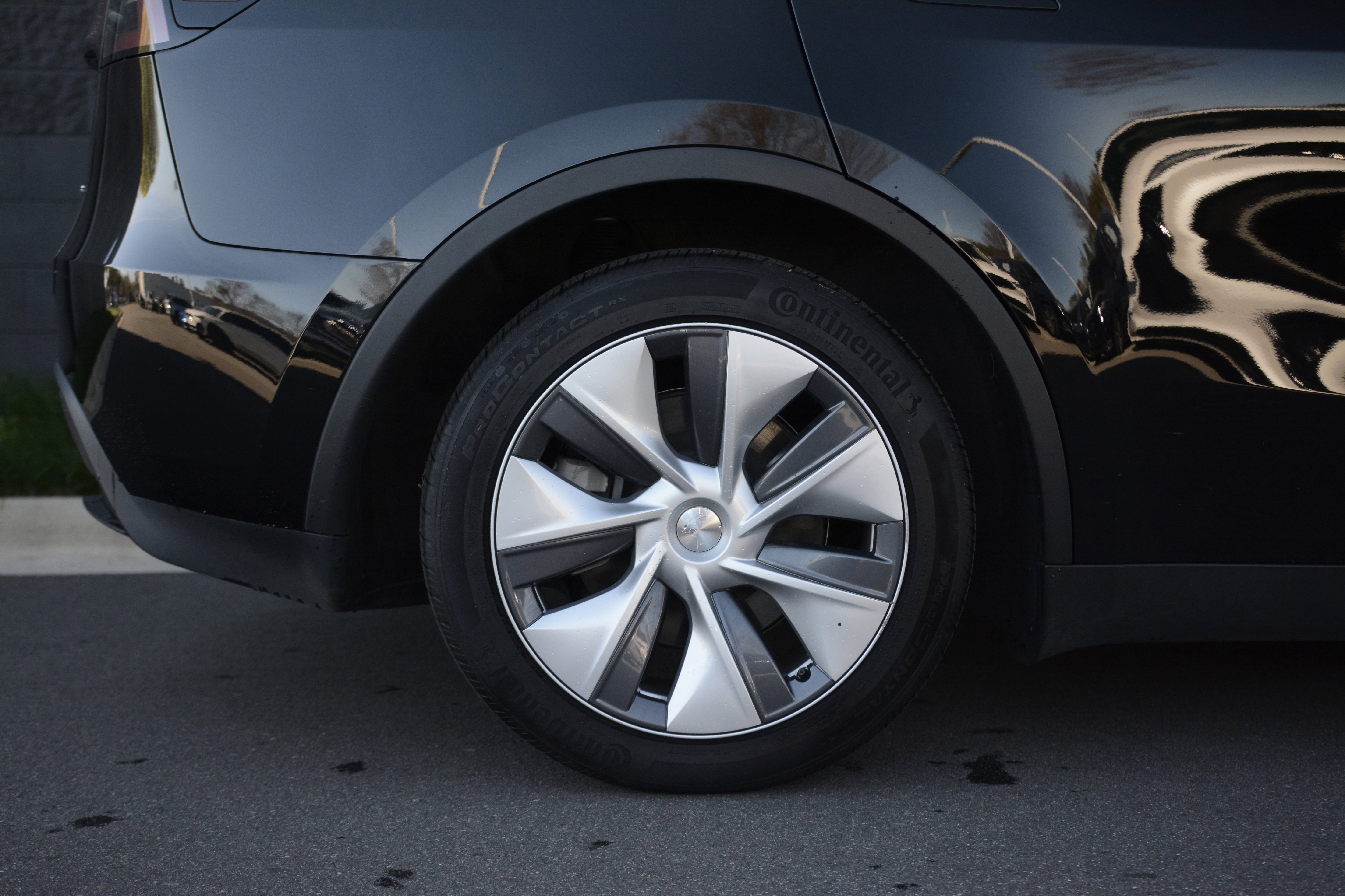 Used 2023 Tesla Model Y Long Range image 37