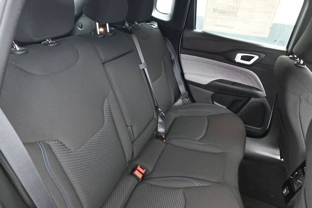Used 2025 Jeep Compass Sport AWD/4WD image 10