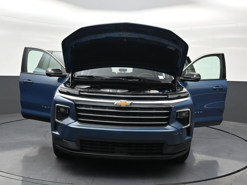 Used 2025 Chevrolet Traverse LT w/ Driver Confidence Package FWD image 42