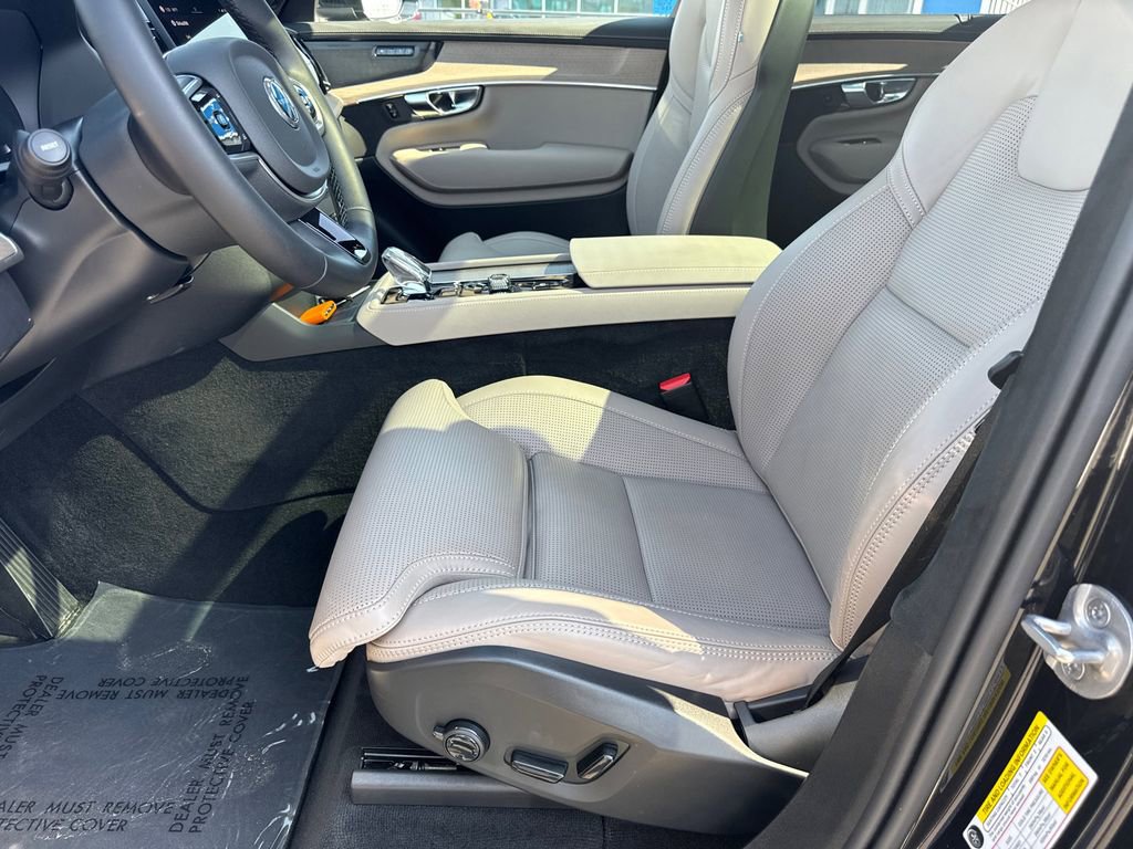 Used 2025 Volvo XC90 B6 Ultra w/ Lounge Package image 10