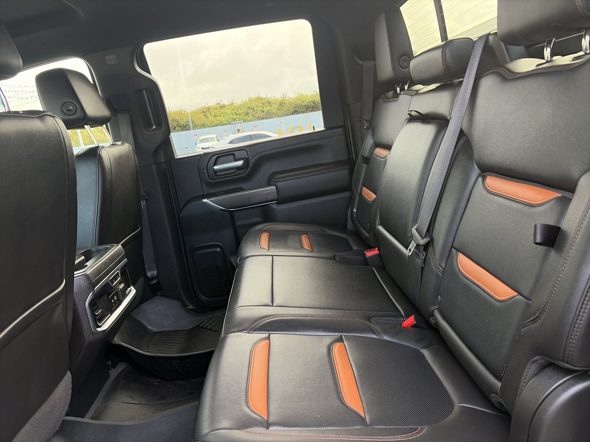 Used 2020 GMC Sierra 2500 AT4 w/ AT4 Premium Package AWD/4WD image 7
