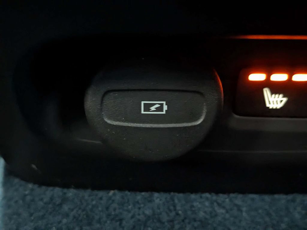 Certified 2023 Volvo XC40 Recharge Plus AWD/4WD image 18